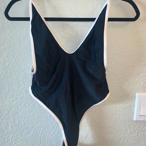 Black and white one piece swimsuit - Picture 1 of 4